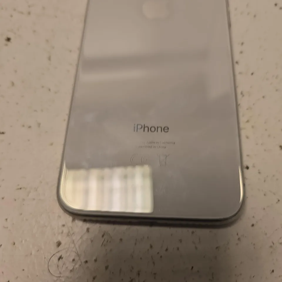 APPLE IPHONE XS (SILVER) SMARTPHONE – DUAL CAMERA