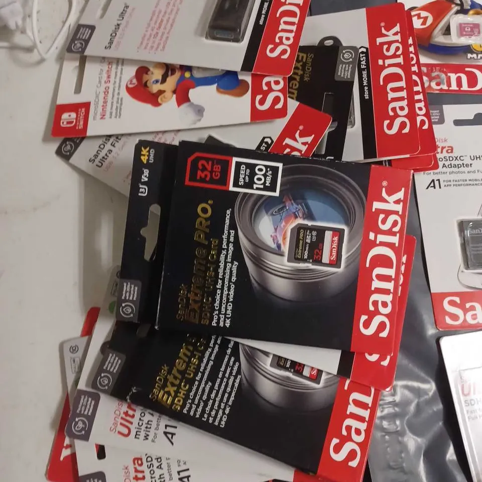 LOT OF APPROXIAMTELY 30 ASSORTED SANDISK MEMORY ITEMS 