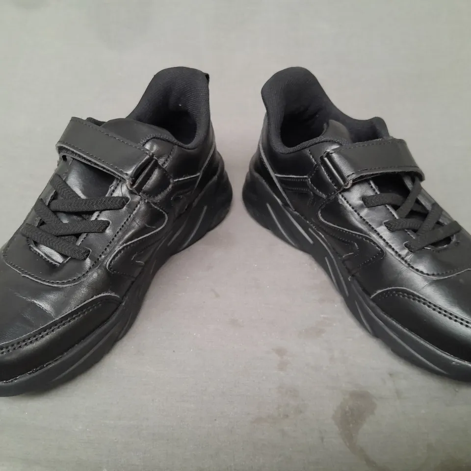 BOXED PAIR OF DESIGNER KID'S SHOES IN BLACK EU SIZE 34