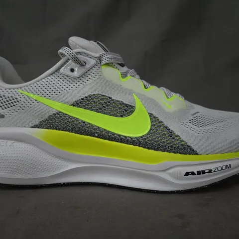 BOXED PAIR OF NIKE AIR ZOOM PEGASUS 41 SHOES IN WHITE/NEON GREEN UK SIZE 9