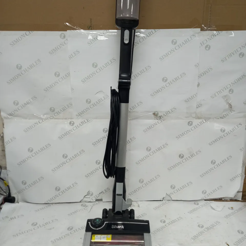 SHARK STRATOS ANTI HAIR WRAP PET PRO VACUUM CLEANER