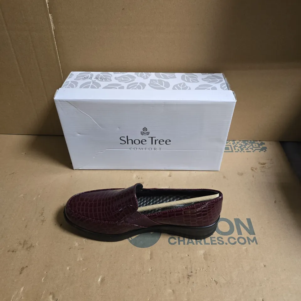 SHOE TREE COMFORT BURGUNDY CROC‑EMBOSSED LOAFER – BOXED - UK SIZE 5