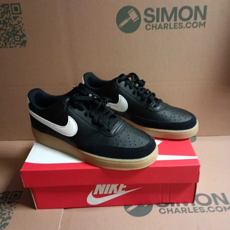 NIKE DUNK LOW TRAINERS – BLACK/WHITE, GUM SOLE SIZE 8