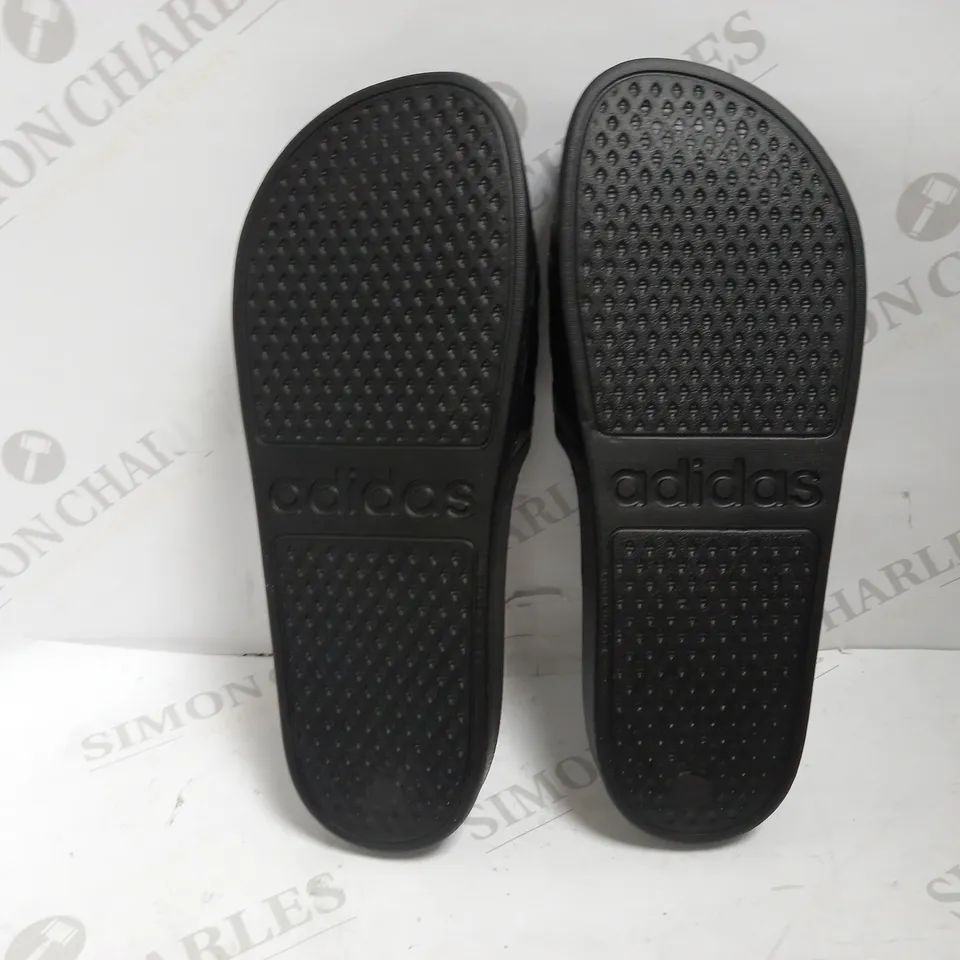 IN THE STYLE OF ADIDAS ADILETTE SLIDERS UK SIZE 9