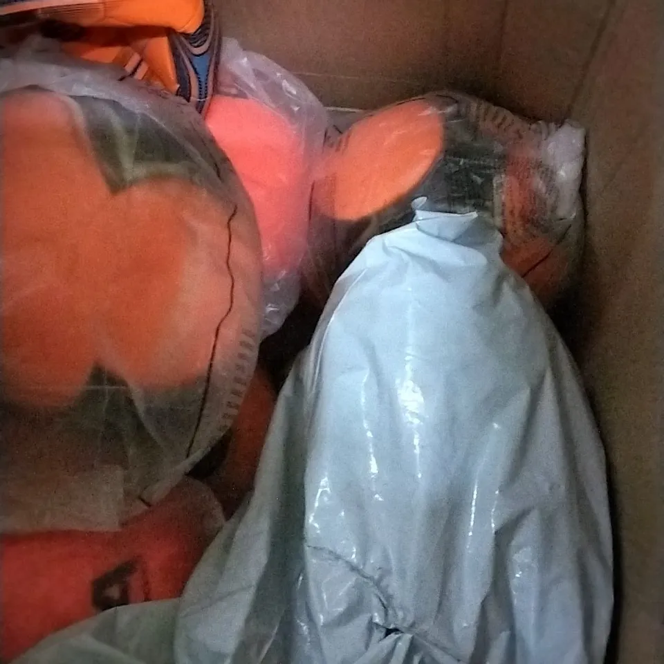 BOX OF APPROXIMATELY 8 ASSORTED FORZA FOOTBALLS 