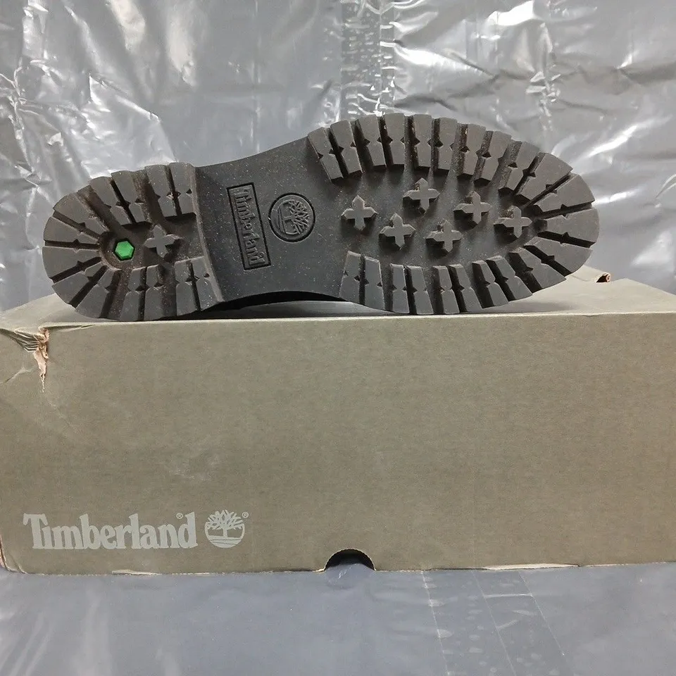 BOXED PAIR OF TIMBERLAND LONDON SQUARE CHELSEA BOOTS IN BURGUNDY SIZE UK 6