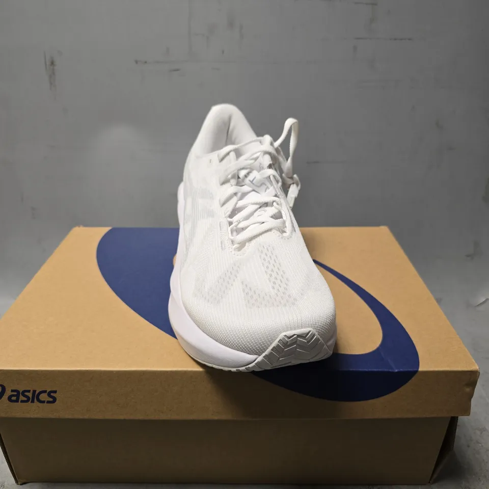BOXED ASICS NOVABLAST 5 WHITE TRAINERS  - UK 9 1/2