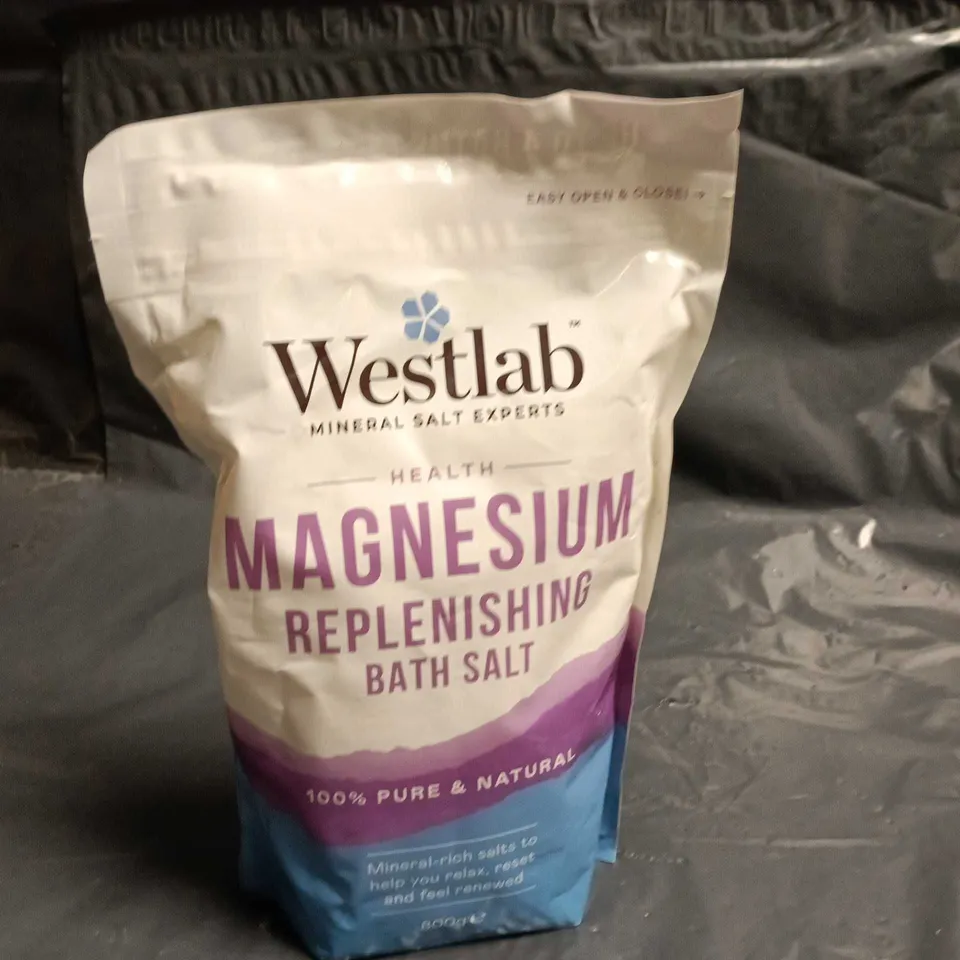 APPROXIMATELY 25 ASSORTED COSMETICS ITEMS TO INCLUDE MAGNESIUM BATH SALTS, TREPADORA CURL THERAPY AND REPROOFING SPRAY