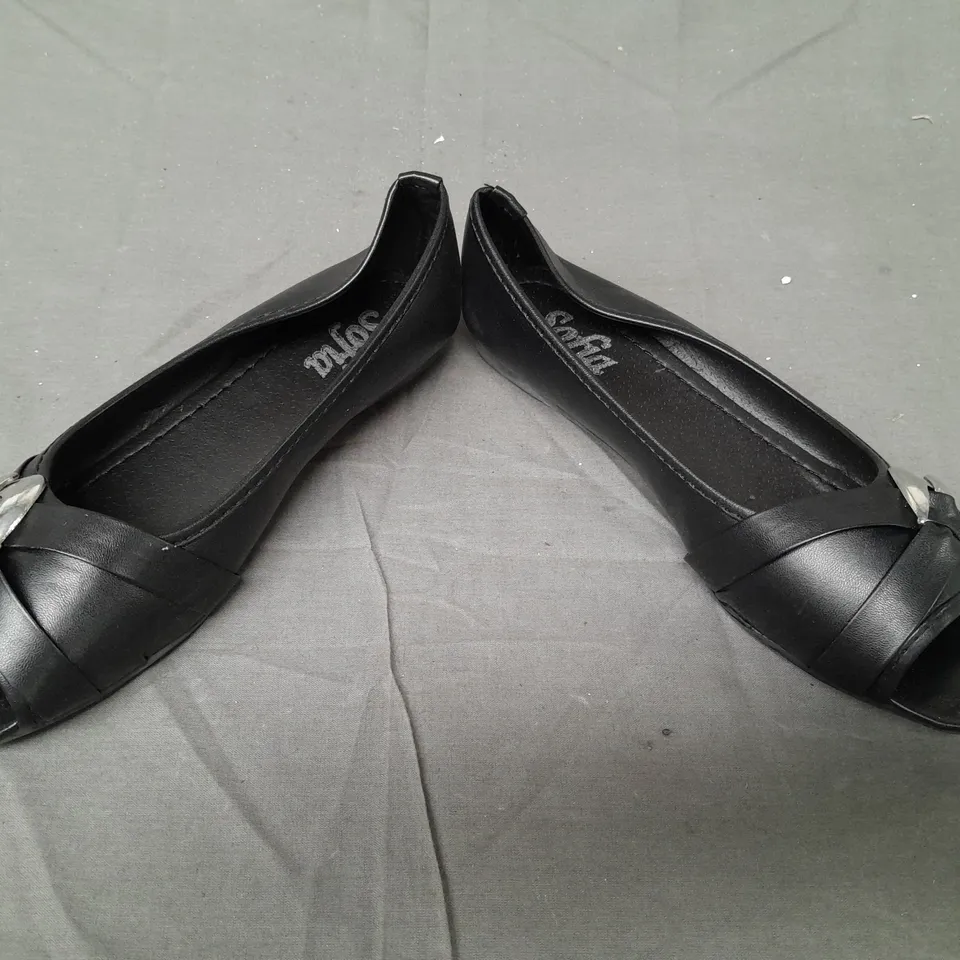 BOX OF APPROXIMATELY 10 BOXED PAIRS OF SOFIA PEEP TOE FLAT SLIP-ON SHOES IN BLACK - VARIOUS SIZES