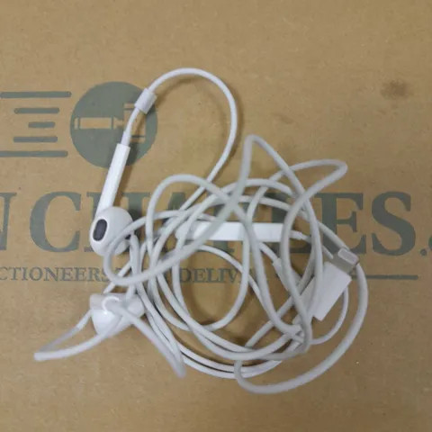 APPLE EARPODS LIGHTNING CONNECTOR EARPHONES