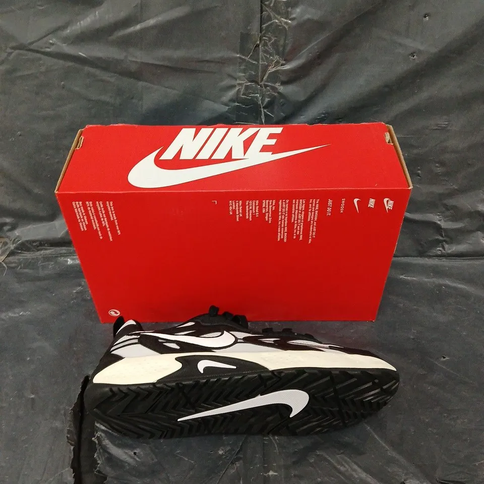 BOXED PAIR OF NIKE JAM BLACK/WHITE UK 9