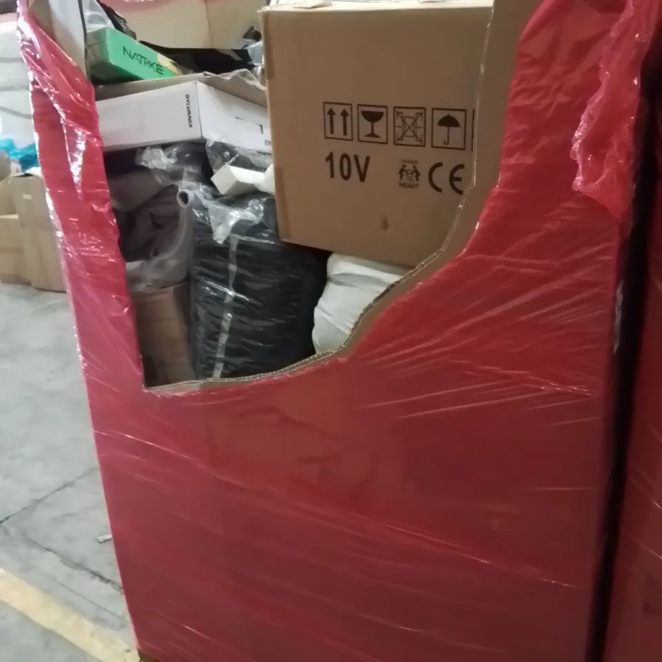 PALLET CONTAINING VARIOUS ASSORTED BOXED HOUSEHOLD ITEMS TO INCLUDE: KIDS SCOOTER, CEILING LIGHTS, TRUNKI, DOORMAT AND LOTS MORE UNMARKED BOXED ITEMS 
