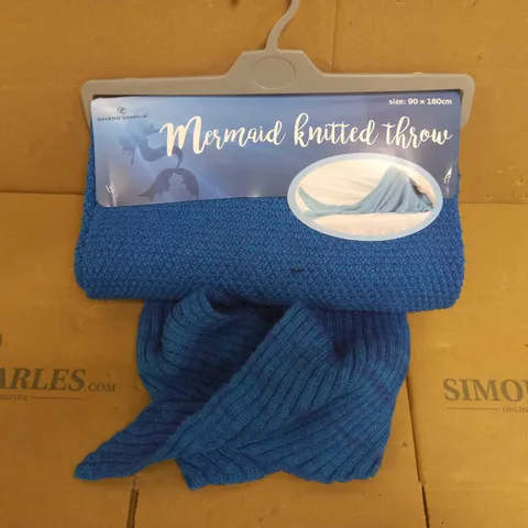 BOX OF APPROX 12 MERMAID KNITTED THROWS - BLUE