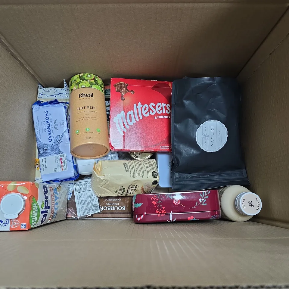 LOT OF APPROXIMATELY 30 ASSORTED FOOD AND DRINK ITEMS TO INCLUDE WANG NOODLES, MADRAS CURRY POWDER AND GOUDA BISCUITS