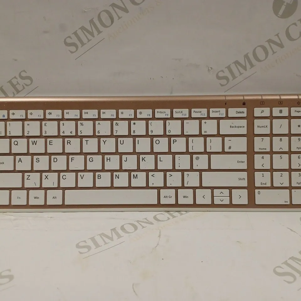 BOXED SEENDA WIRELESS KEYBOARD IN ROSE GOLD & WHITE