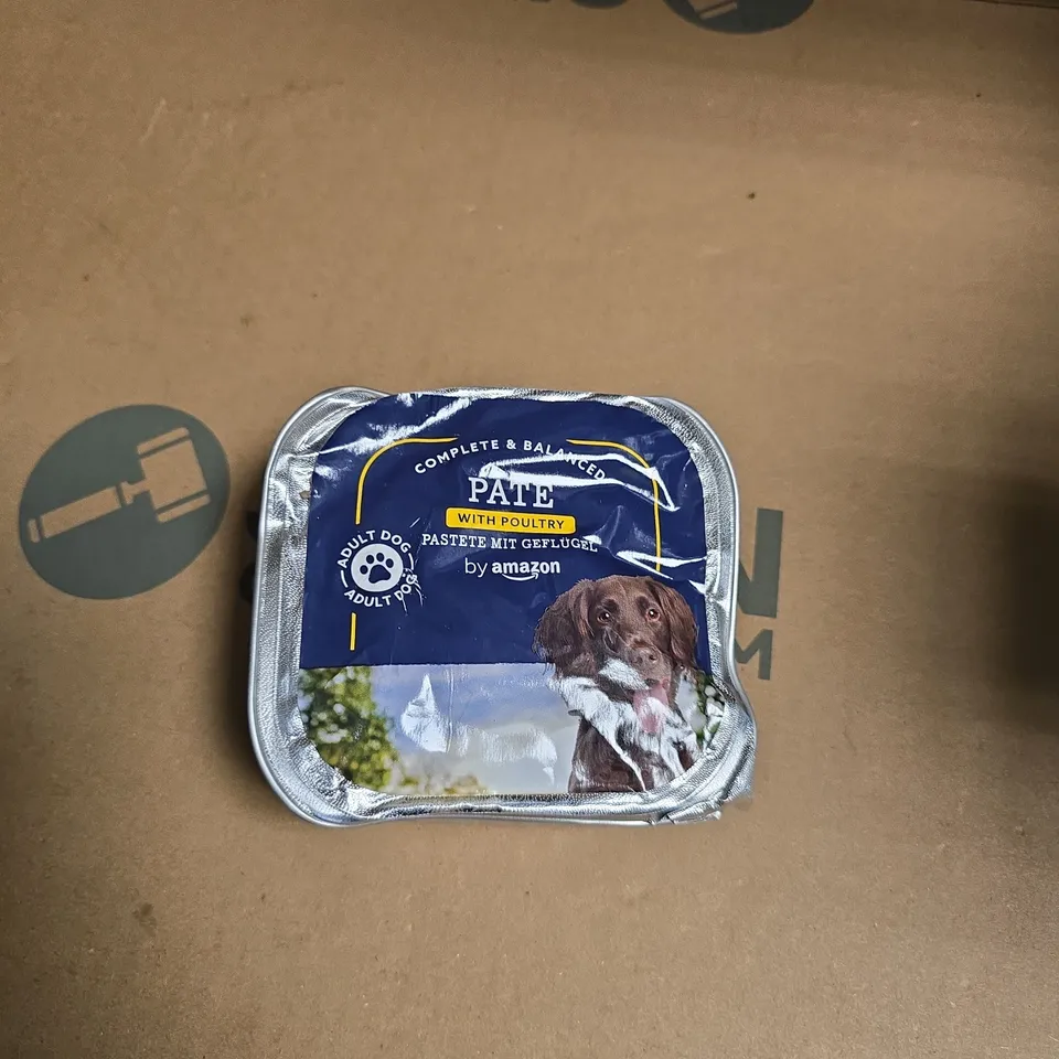 APPROXIMATELY 4 ASSORTED PET FOOD ITEMS INCLUDING SEAWEED HORSE COMPLEMENT FEED AND PATE FOR DOGS 