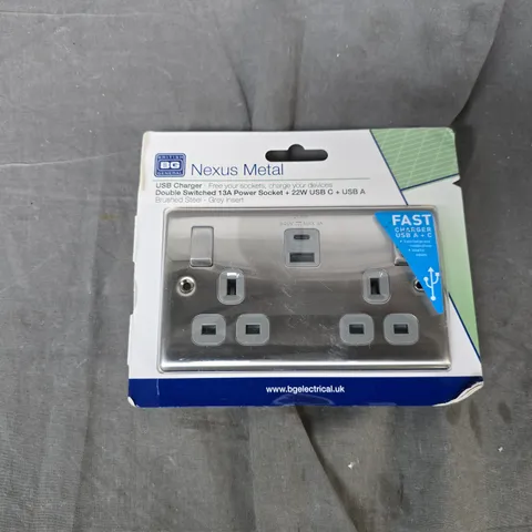 NEXUS METAL USB POWER STRIP WITH 6 UK SOCKETS & USB PORTS – BOXED