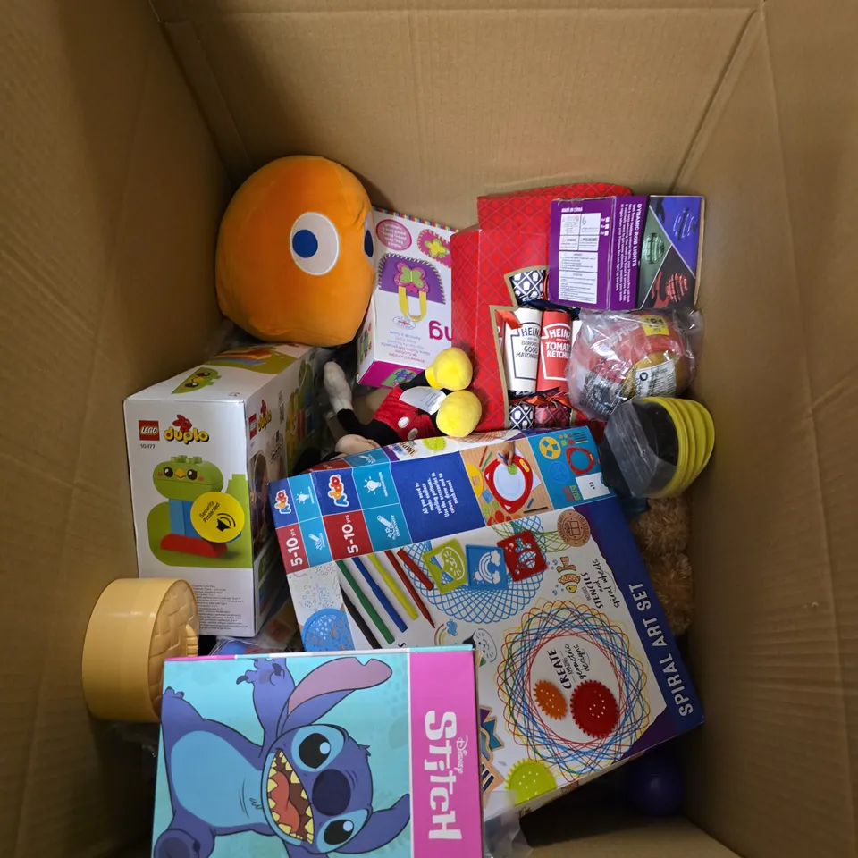 BOX OF APPROXIMATELY 15 ASSORTED TOYS INCLUDING SCRABBLE , MUSICAL RADIO AND EXRECISE HOOP 