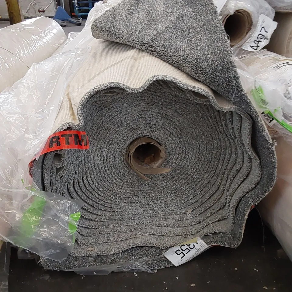 ROLL OF QUALITY SILK HARMONY ASHES CARPET  // SIZE: APPROX. 4 X 30m