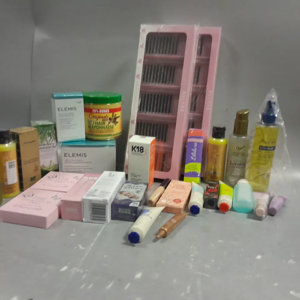 BOX OF APPROXIMATELY 15 COSMETIC ITEMS TO INCLUDE ELEMIS ROSE FACIAL OIL, ROSEMARY ESSENTIAL OIL, HAND CREAM, ETC
