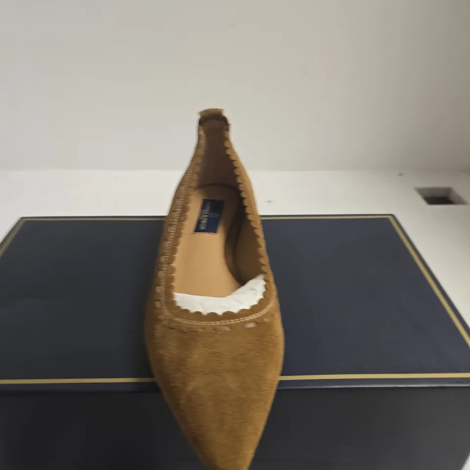 BOXED PAIR OF FAIRFAX & FAVOUR TAN SUEDE BALLET FLATS – UK 5 (EU 38)