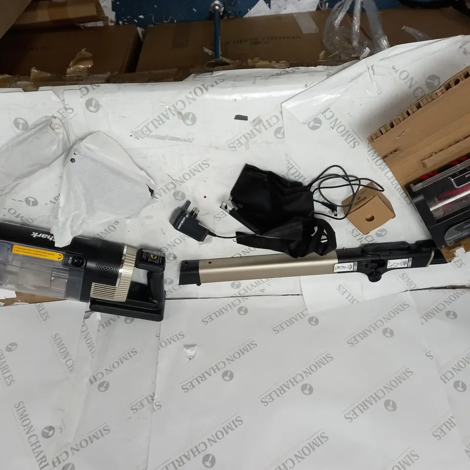 BOXED SHARK STRATOS CORDLESS VACUUM IZ400UKT