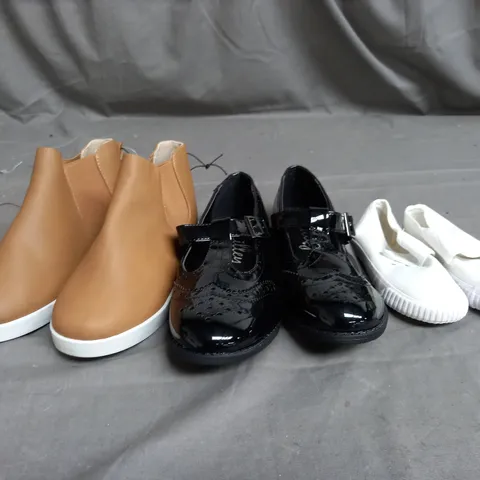 APPROXIMATELY 13 ASSORTED KIDS PAIRS OF SHOES IN VARIOUS COLOURS, STYLES, AND SIZES