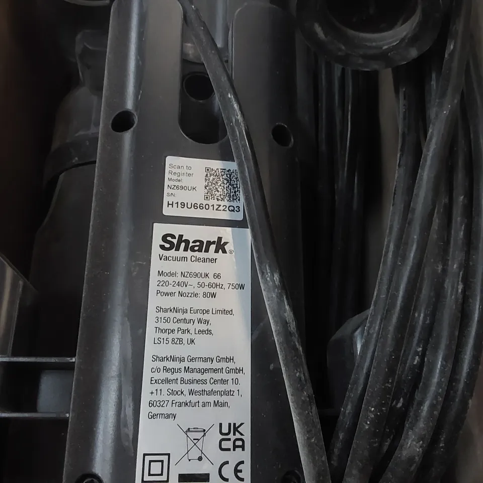 BOXED SHARK NZ690UK UPRIGHT VACUUM CLEANER 
