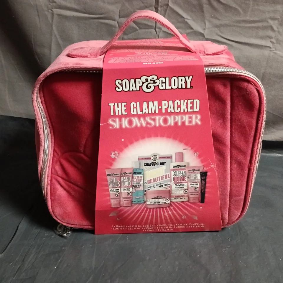SOAP & GLORY THE GLAM-PACKED SHOWSTOPPER COSMETIC GIFT SET – PINK BAG