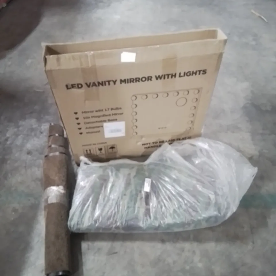 PALLET CONTAINING APPROXIMATELY 20 RAW HOUSEHOLD ITEMS TO INCLUDE: BLANKETS, VANITY MIRROR WITH LIGHTS, DOORMAT ETC