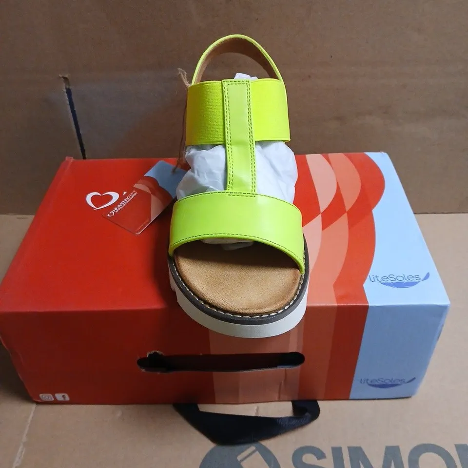 BOXED PAIR OF HEAVENLY FEET RITZ LIME SANDALS – UK 3 