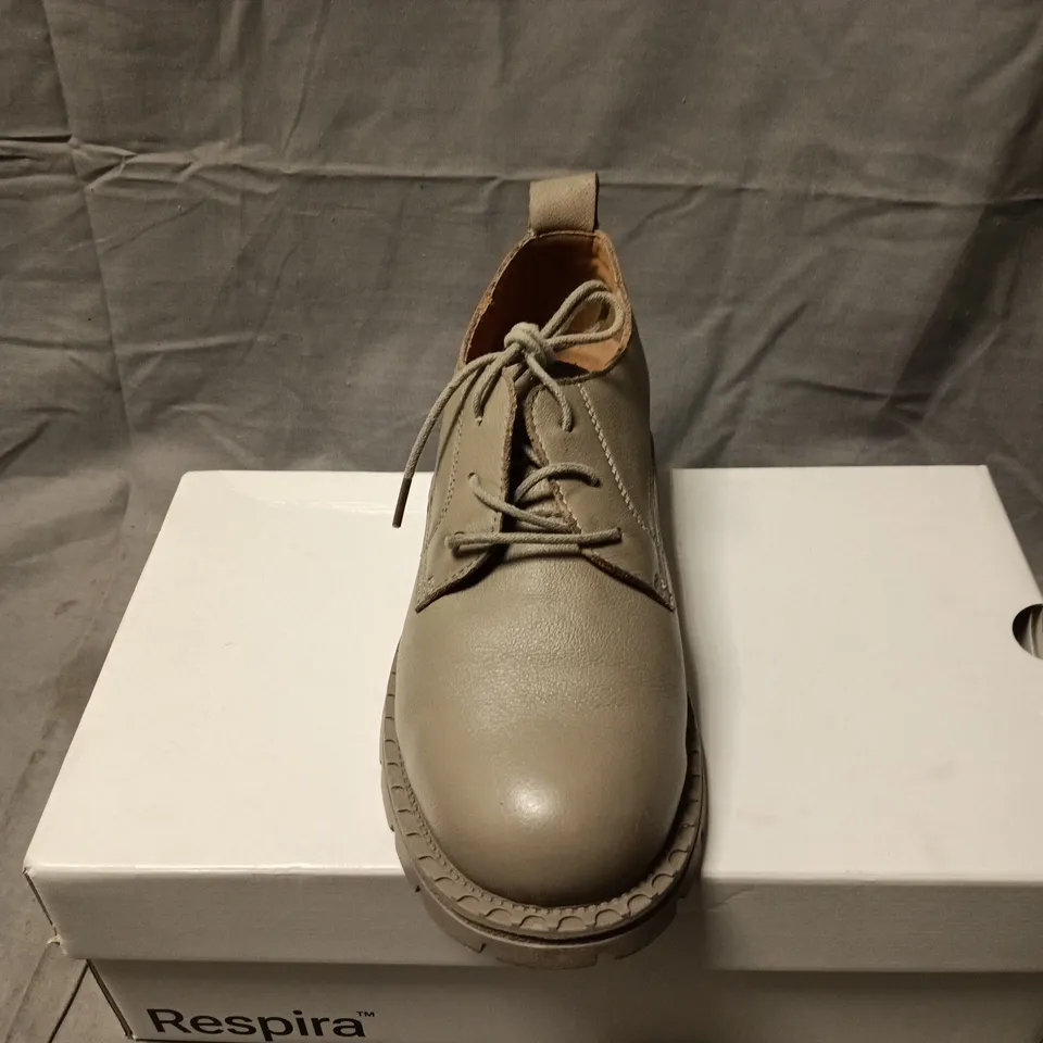 GEOX RESPIRA MEN'S LEATHER ANKLE BOOTS – TAUPE, CHUKKA STYLE SIZE 40 BOXED