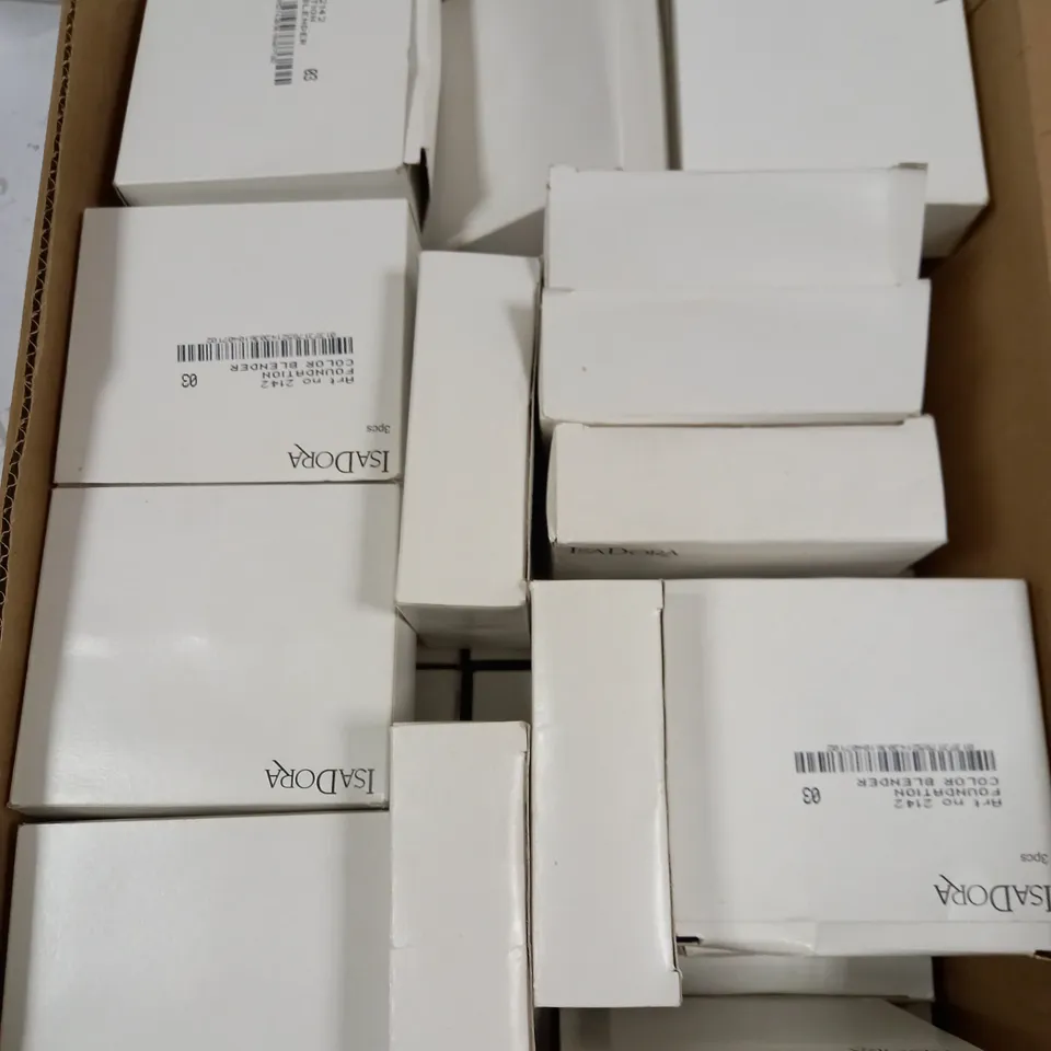 BOX OF APPROXIMATELY 35 PACKS (3 SINGLE UNITS PER PACK) OF ISADORA COLOUR BLENDER FOUNDATIONS - 03 