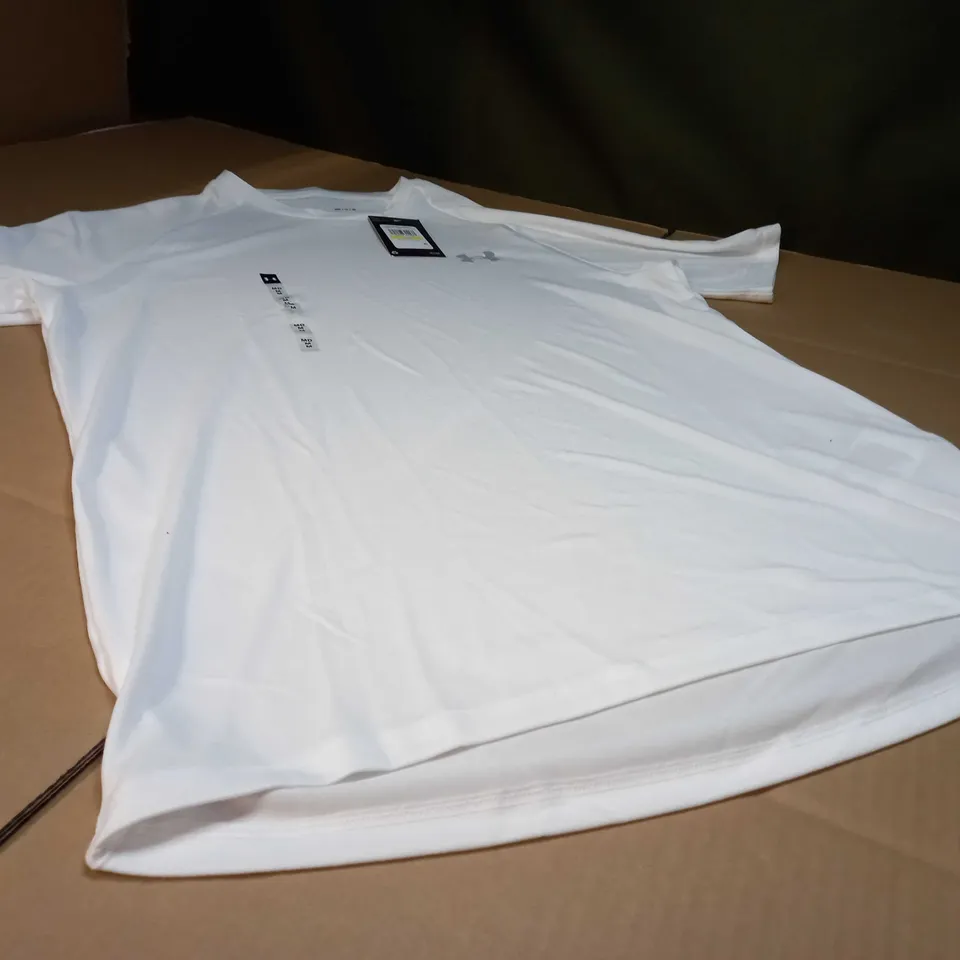 UNDER ARMOUR WHITE FITNESS T-SHIRT - MEDIUM