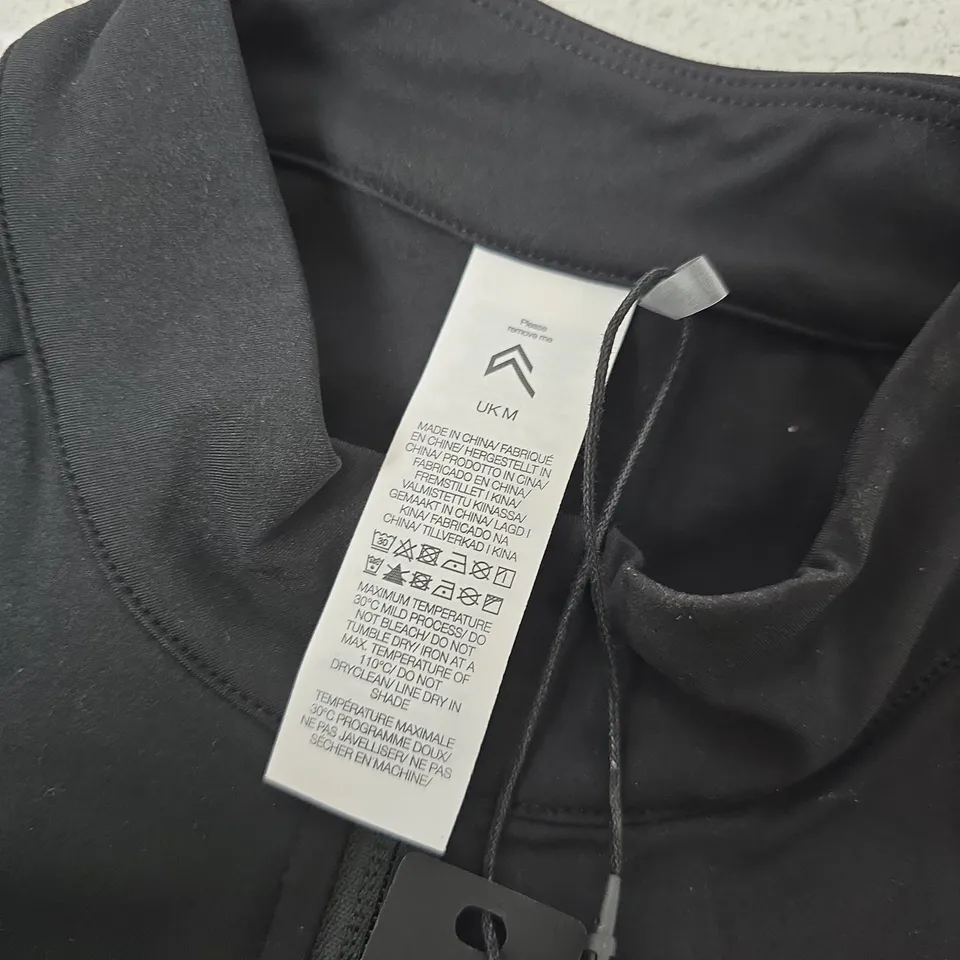 ONER ACTIVE UNIFIED POCKET JACKET IN BLACK - MEDIUM