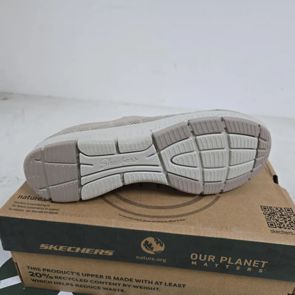 SKECHERS BE COOL MARY JANE SHOE SIZE 7 BOXED