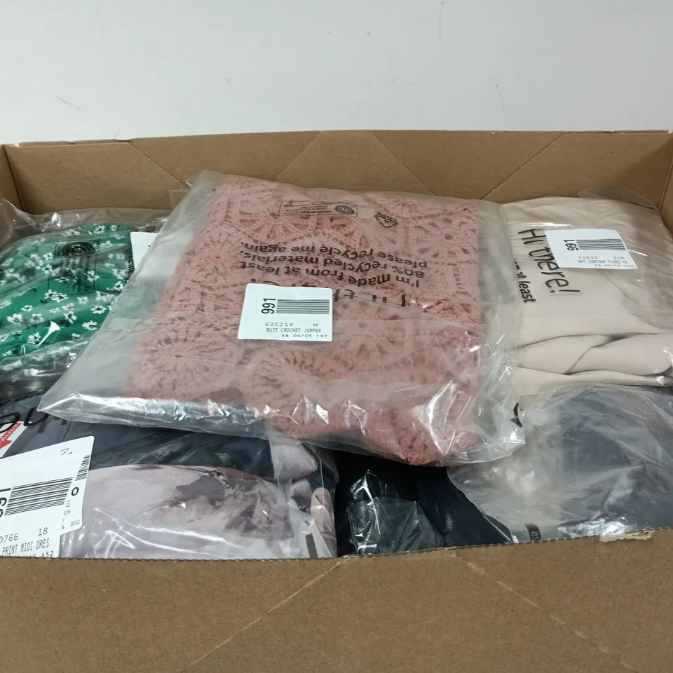 BOX OF APPROXIMATELY 20 ASSORTED CLOTHING ITEMS OF VARIOUS STYLES AND SIZES TO INCLUDE SHORT SLEEVE JERSEY BUTTON SHIRT, RUST CROCHET JUMPER, CONTOUR FLARE TROUSERS ETC