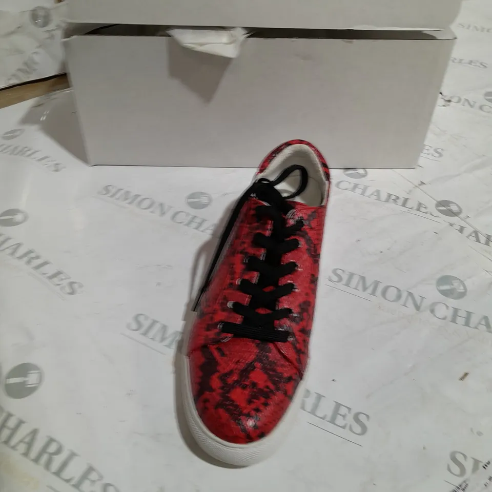 BOXED KENNETH COLE RED SNAKESKIN TRAINERS SIZE 4 