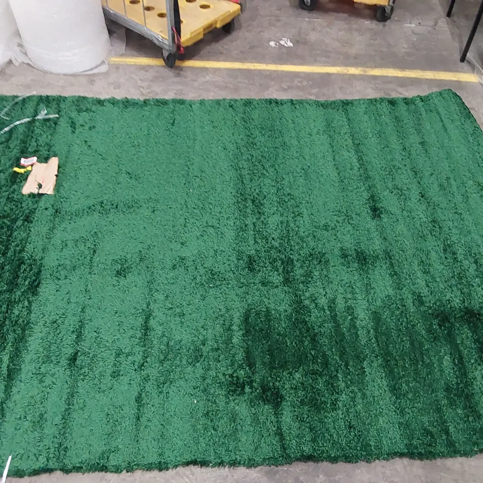 DURABLE SUPER SOFT SHAGGY DARK GREEN RUG // 200 X 290CM