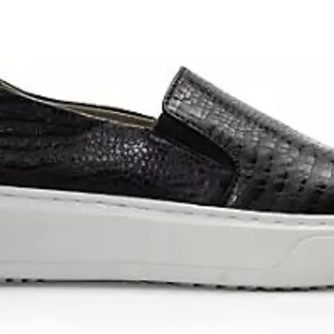 HUSH PUPPIES CORINNE SLIP ON TRAINER BLACK SIZE 4