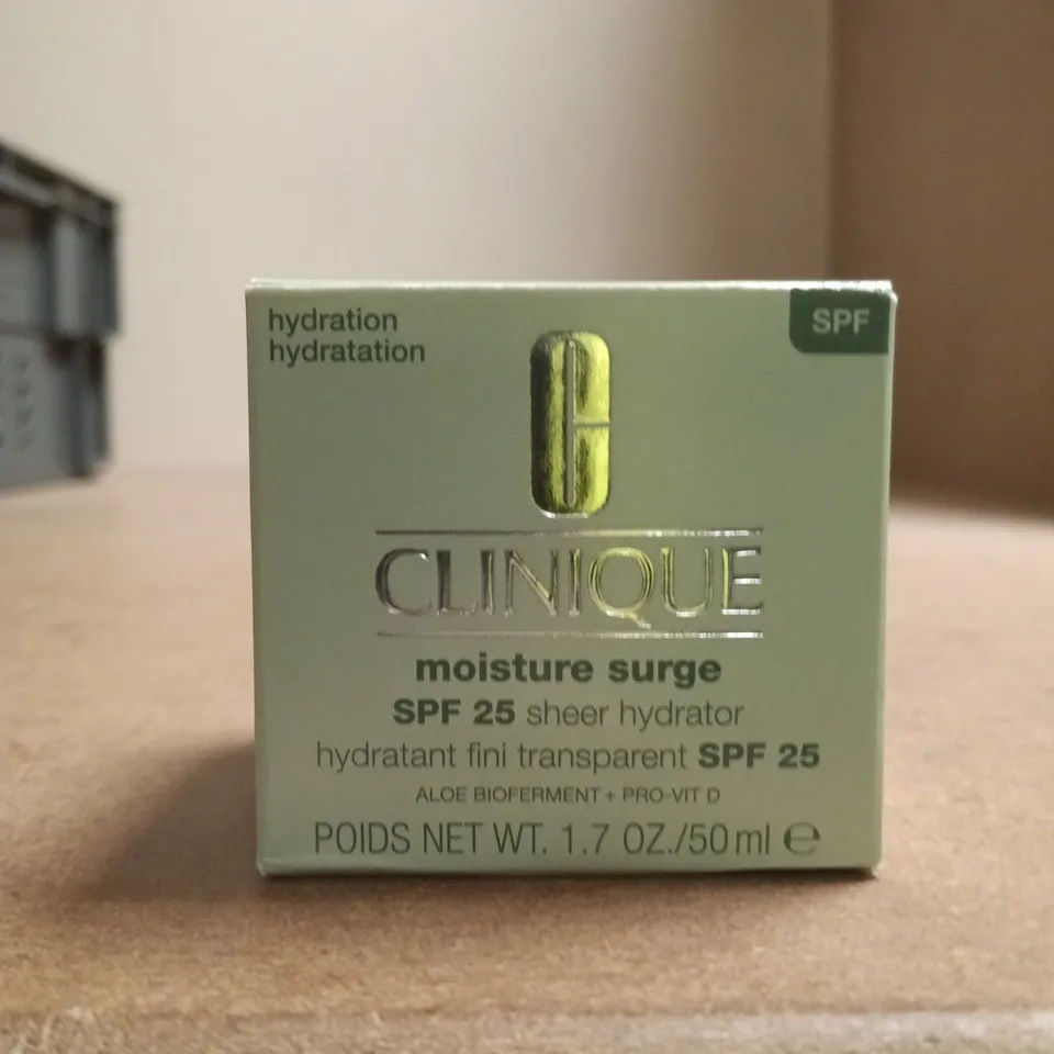 CLINIQUE MOISTURE SURGE SPF 25 SHEER HYDRATOR – 50 ML (BOXED)
