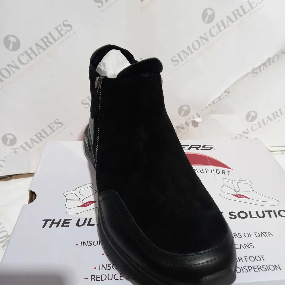 BOXED SKECHERS ARCH FIT SMOOTH ZIP BOOTS, BLACK - SIZE 7