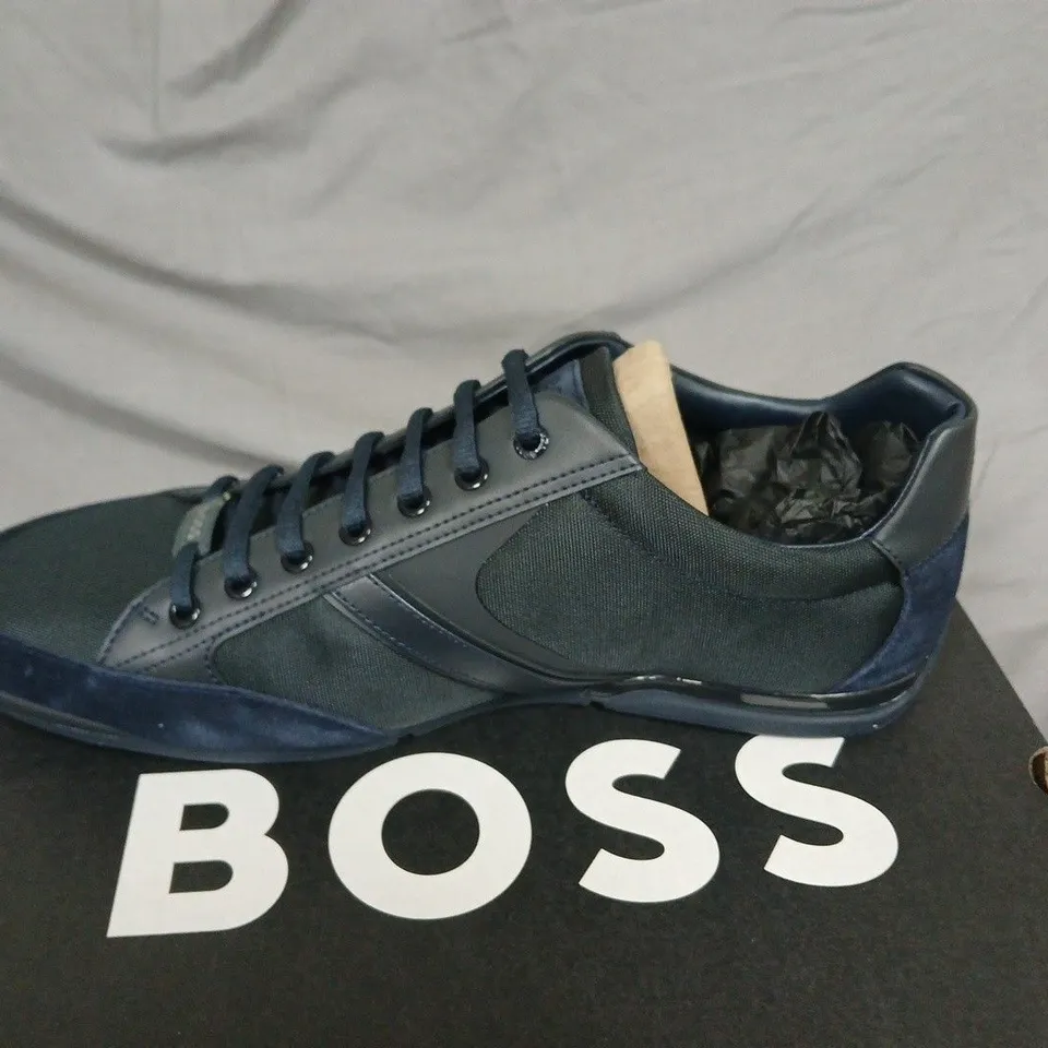 BOXED HUGO BOSS SATURN LOWP TRAINERS IN DARK BLUE – UK 13 