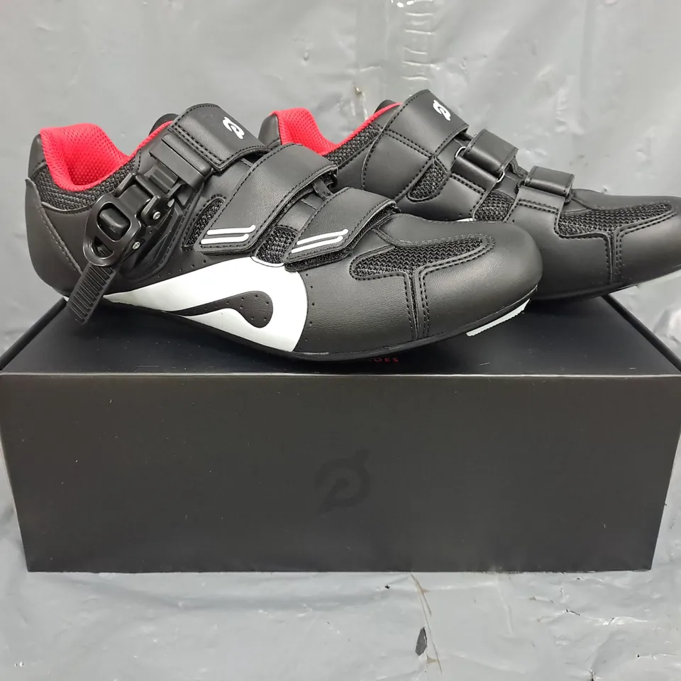 BOXED PAIR OF PELOTON CYCLING SHOES IN BLACK/WHITE/RED SIZE EU 40