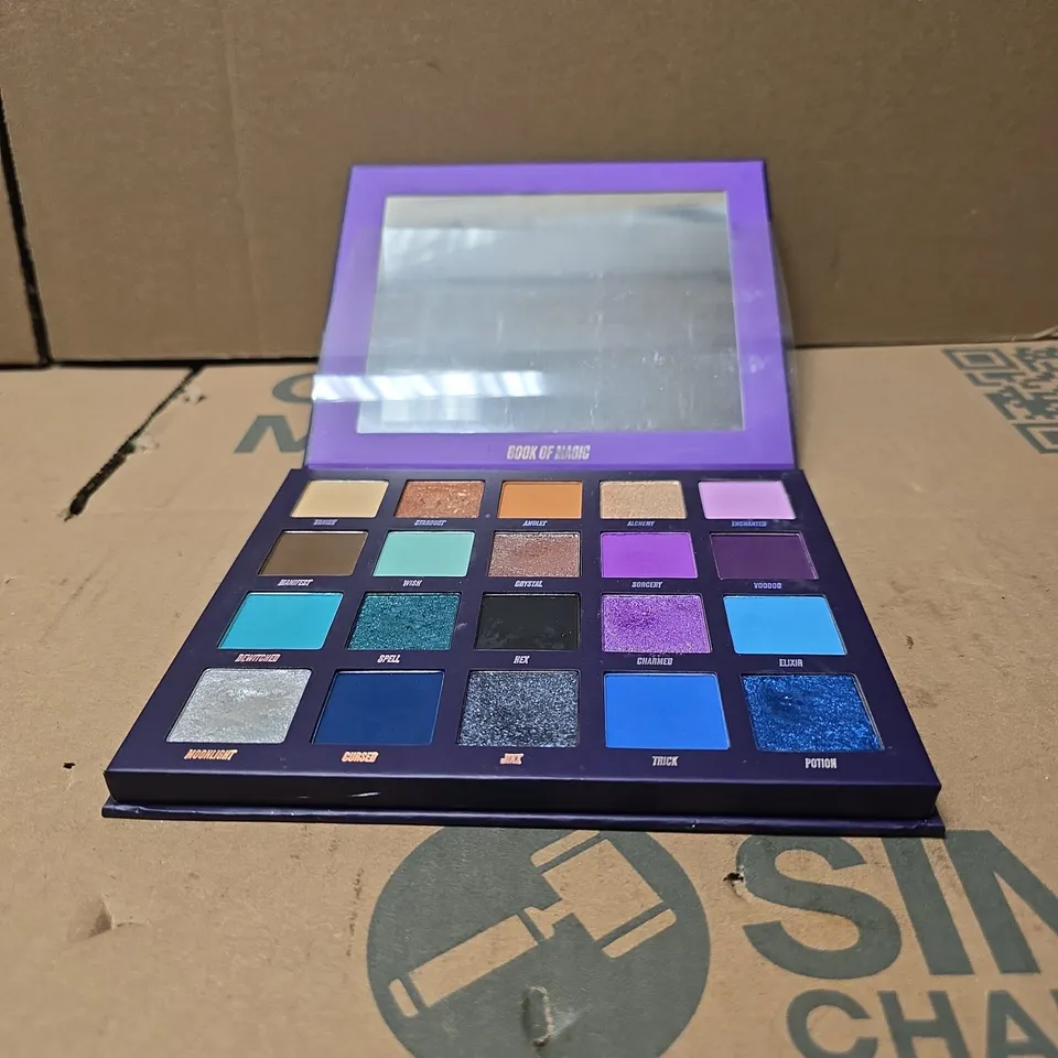 B BOOK OF MAGIC 20 COLOUR PALETTE UNBOXED