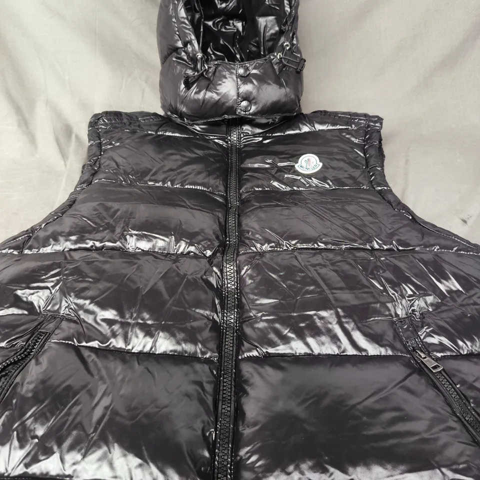 MENS MONCLER PADDED GILET - SIZE M