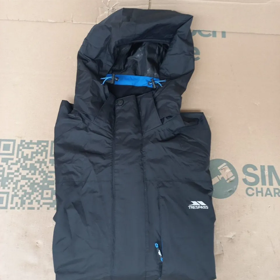 TRESPASS WATERPROOF LONG SLEEVE HOODED JACKET IN BLACK SIZE MEDIUM