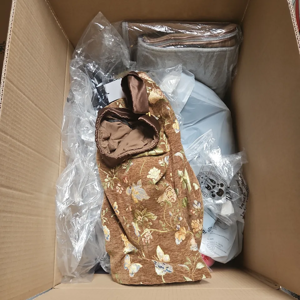 BOX OF APPROXIMATELY 20 ASSORTED CLOTHING ITEMS TO INCLUDE LEATHER TROUSERS, HOODIE, KNITTED BUTTONED TOP, PYJAMA TROUSERS ETC