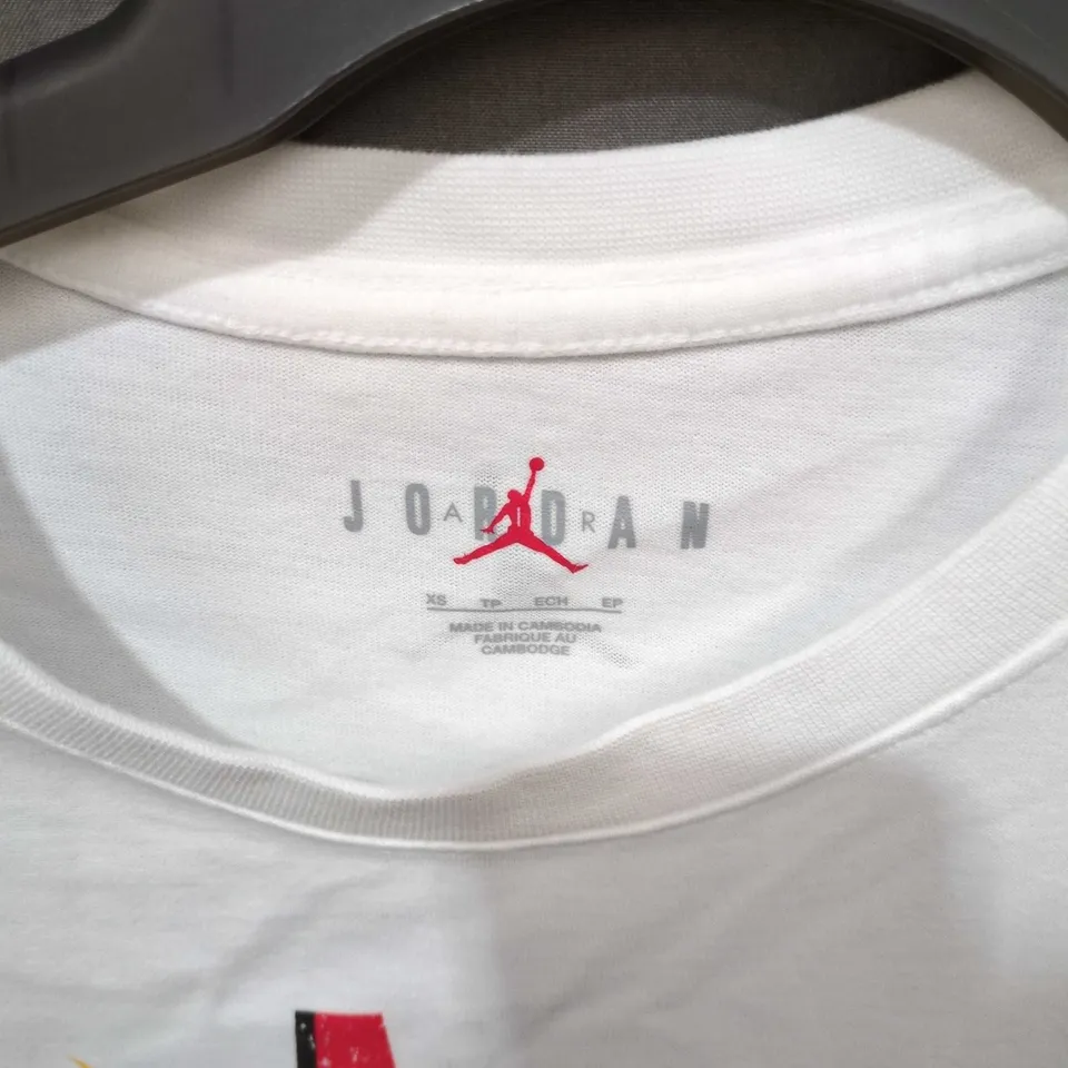 JORDAN WHITE T-SHIRT WITH JUMPMAN/NIKE FREQUENCY GRAPHIC – UK XS (XS)