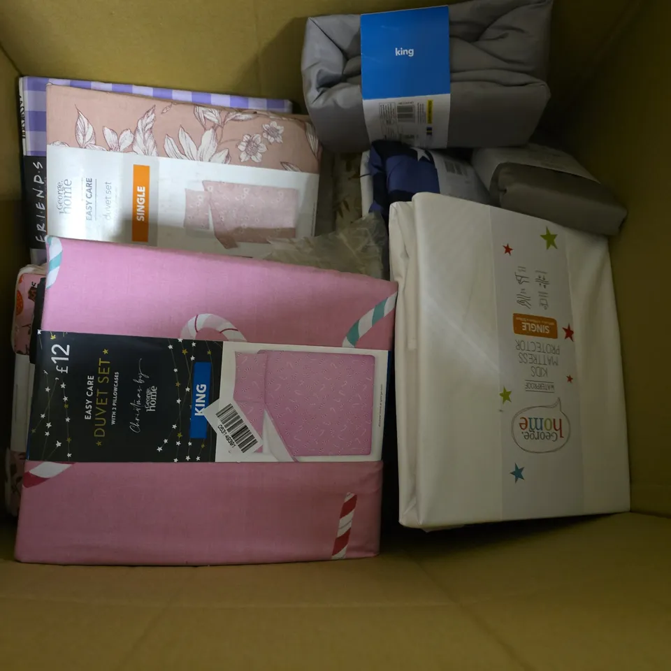 BOX OF APPROXIMATELY 10 ASSORTED BEDDING & SOFT FABRICS ITEMS TO INCLUDE - DUVET SETS - FITTED SHEETS 
